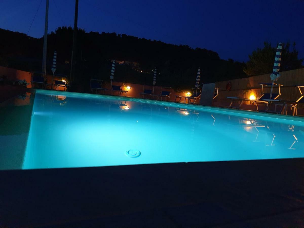 Elbaloves Appartaments Villa 카폴리베리 외부 사진